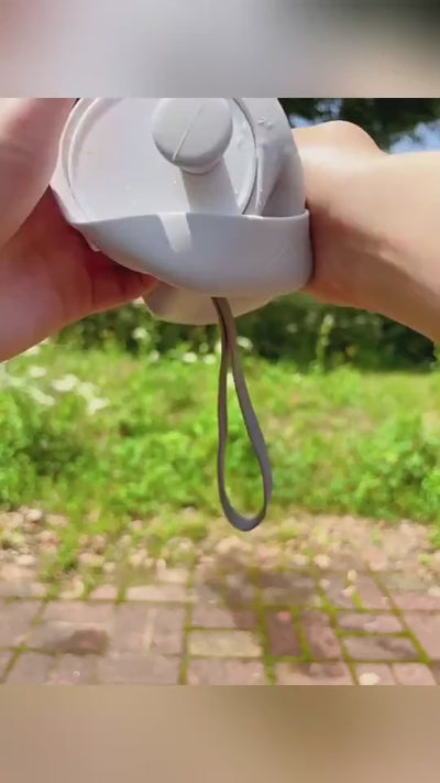 Vidéo de démonstration de la gourde de voyage pliable pour chien et chat